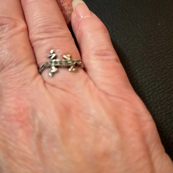 Adorable!! Mexican 925 Silver lizard ring - Picture 2 of 6